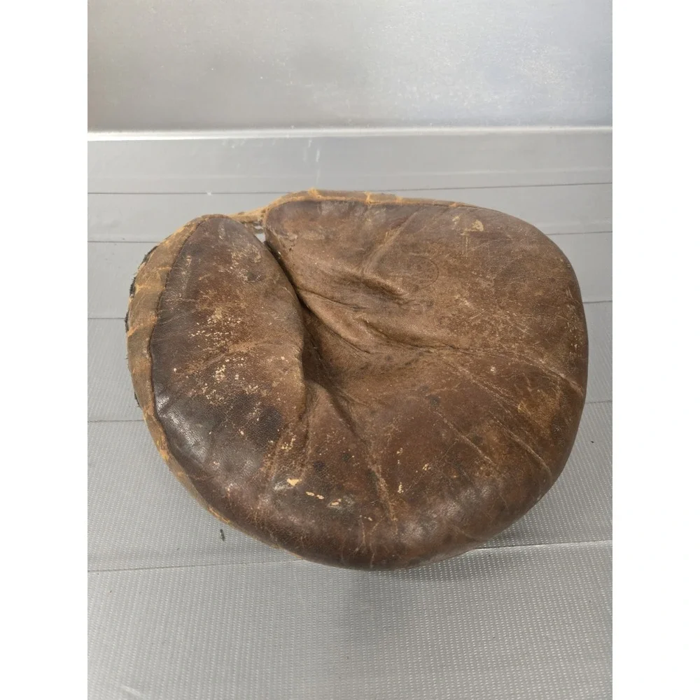 vintage catchers mitt glove unknown brand or year baseball collectible VTG cool